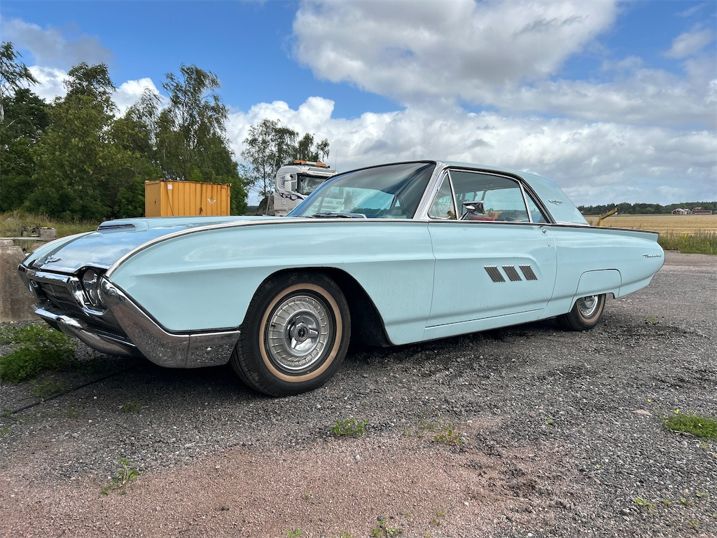 FORD THUNDERBIRD - Mobil: gambar 1 FORD THUNDERBIRD - Mobil: gambar 1