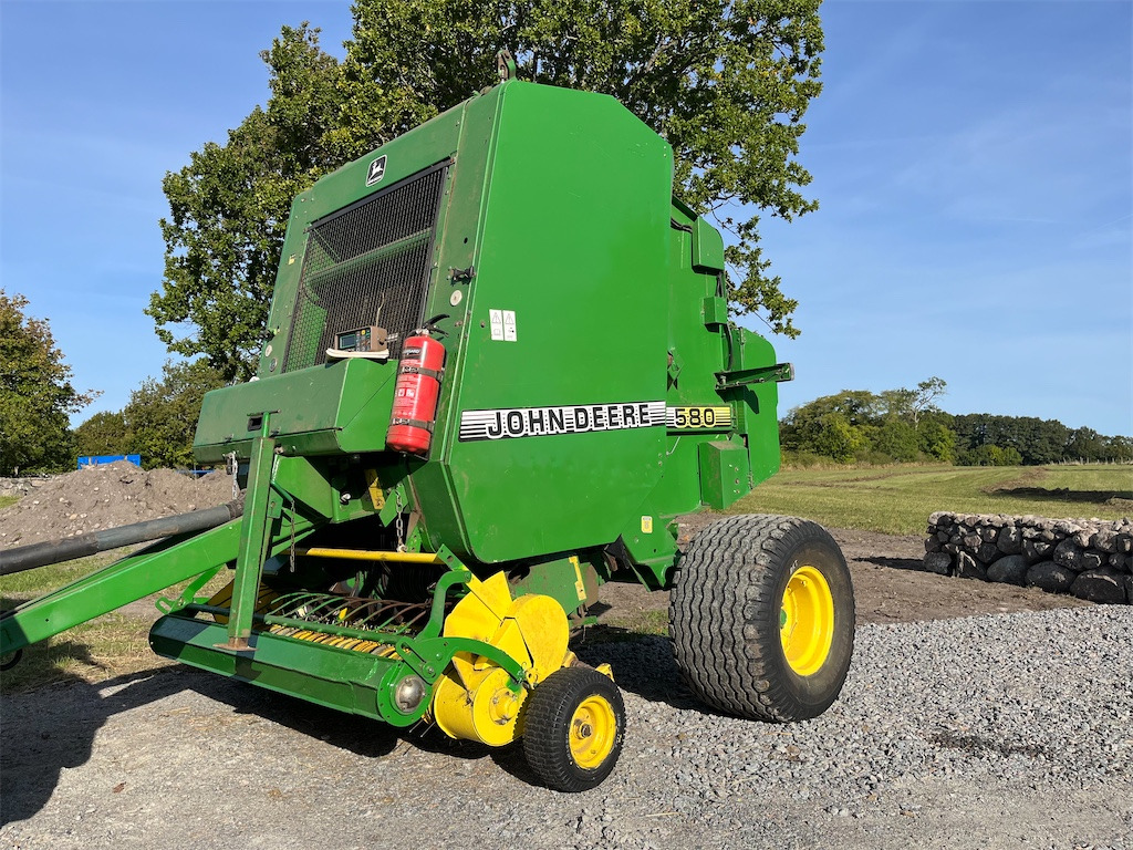 John Deere 580 - Baler bulat: gambar 1 John Deere 580 - Baler bulat: gambar 1
