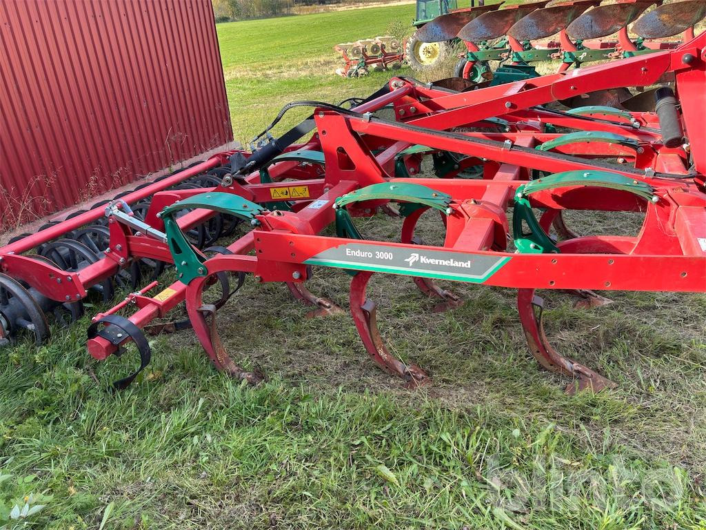 Petani Kverneland Enduro 3000: gambar 19