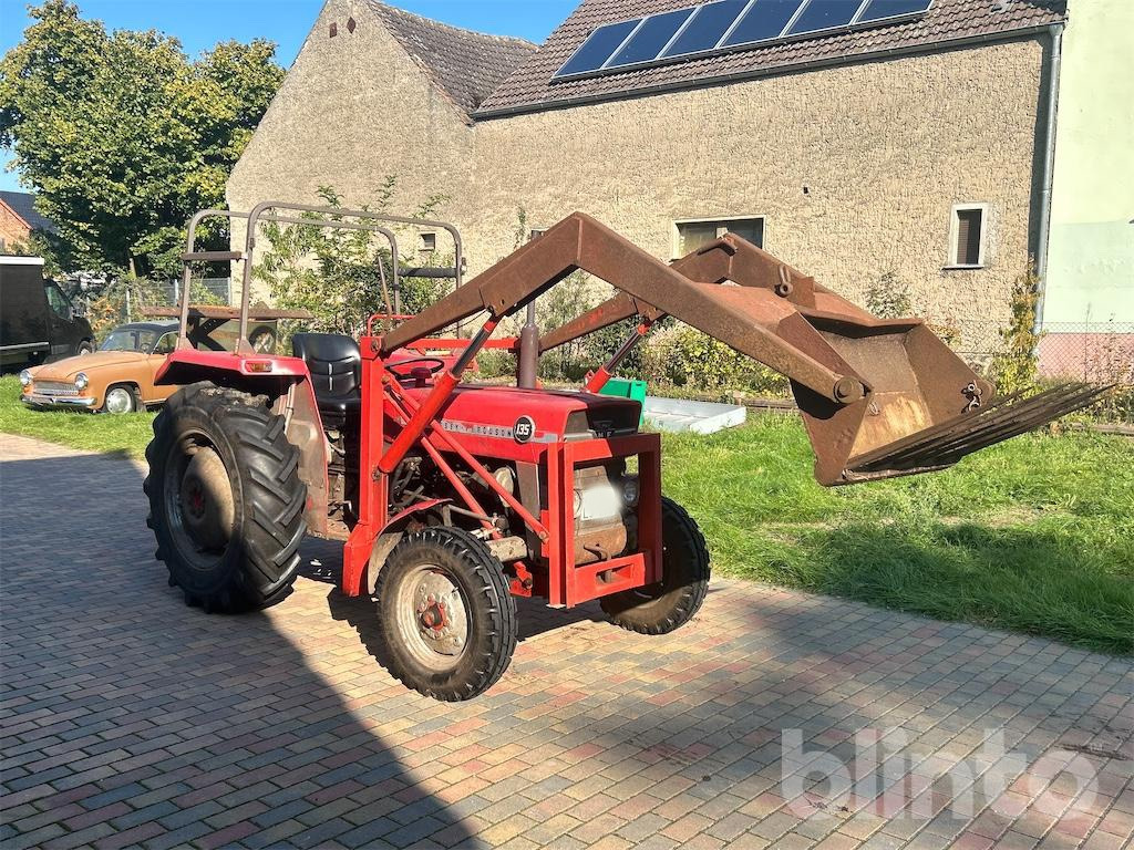 Massey-Ferguson MF 135 (1970) - Traktor: gambar 2 Massey-Ferguson MF 135 (1970) - Traktor: gambar 2