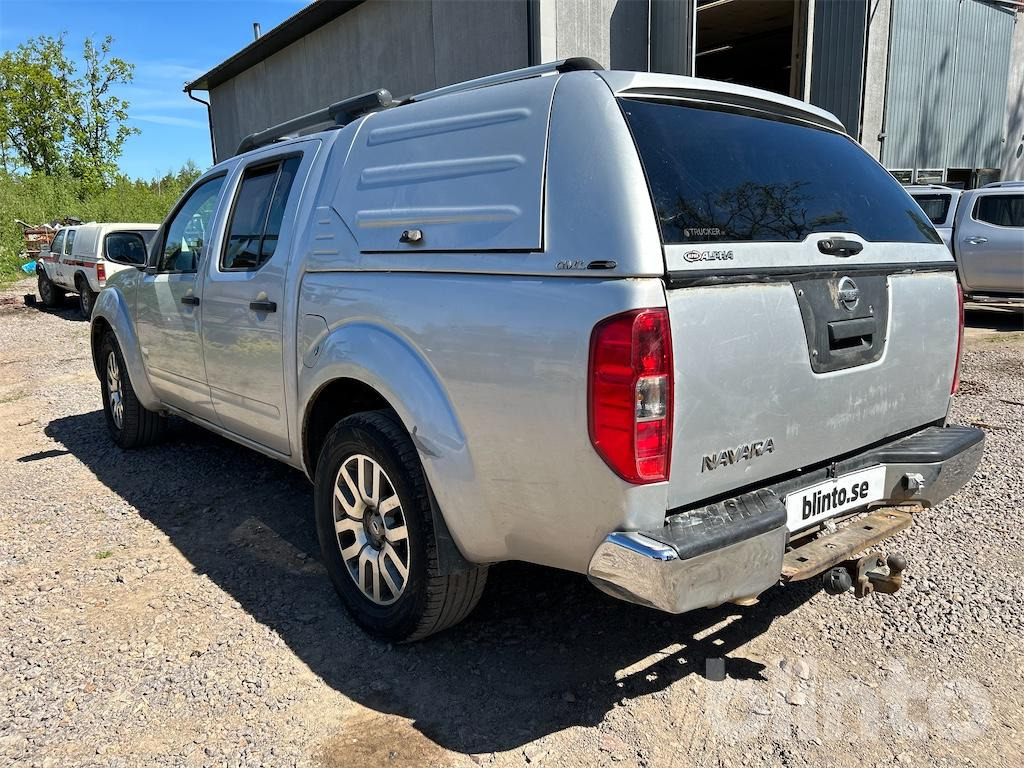 Truk pikap NISSAN Navara D40 med översynsbehov: gambar 7