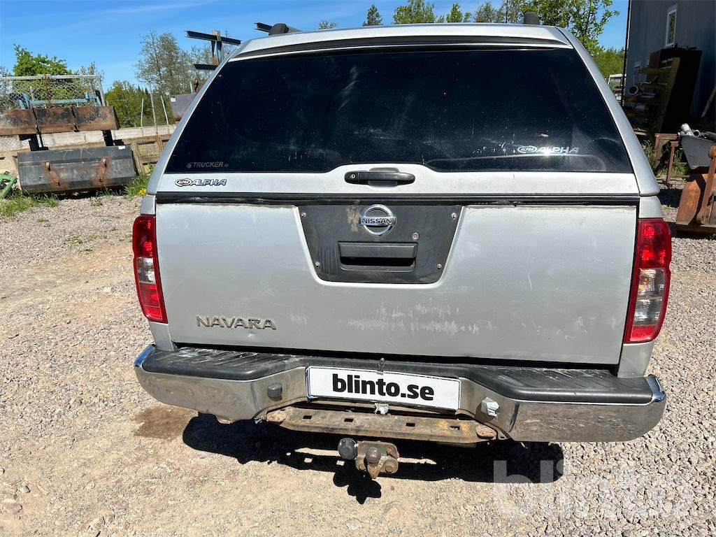 Truk pikap NISSAN Navara D40 med översynsbehov: gambar 6