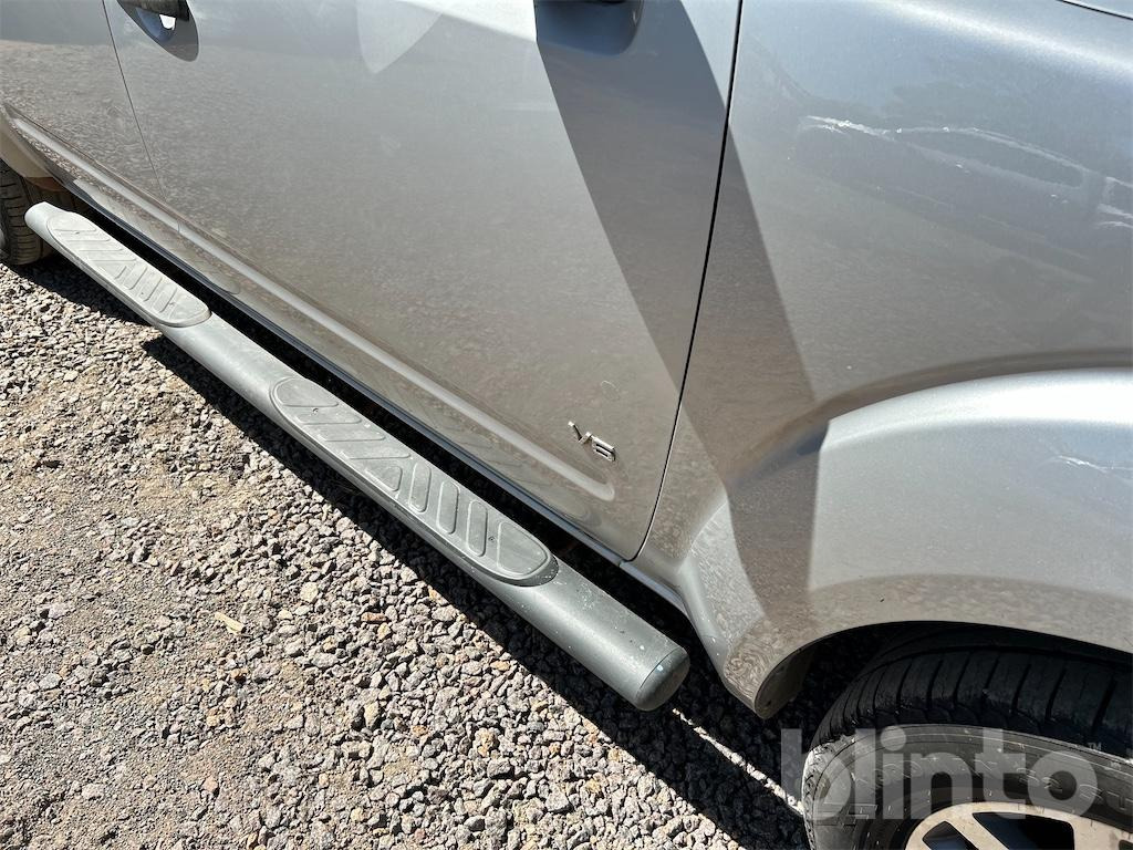 Truk pikap NISSAN Navara D40 med översynsbehov: gambar 23