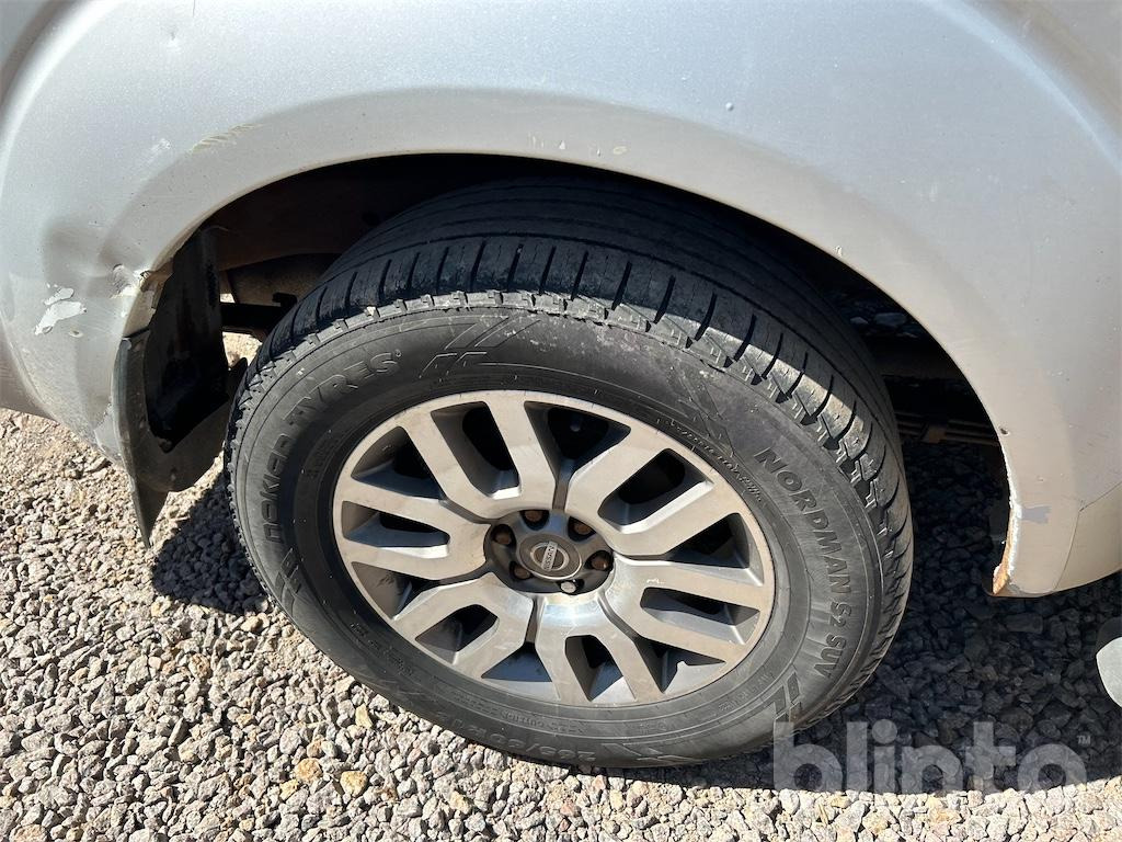 Truk pikap NISSAN Navara D40 med översynsbehov: gambar 30