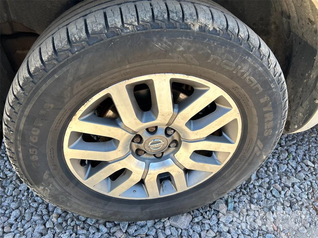 Truk pikap NISSAN Navara D40 med översynsbehov: gambar 10