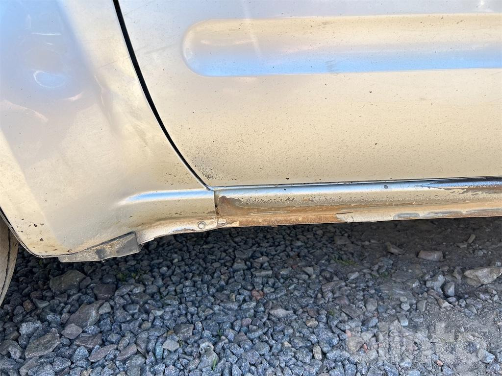 Truk pikap NISSAN Navara D40 med översynsbehov: gambar 15