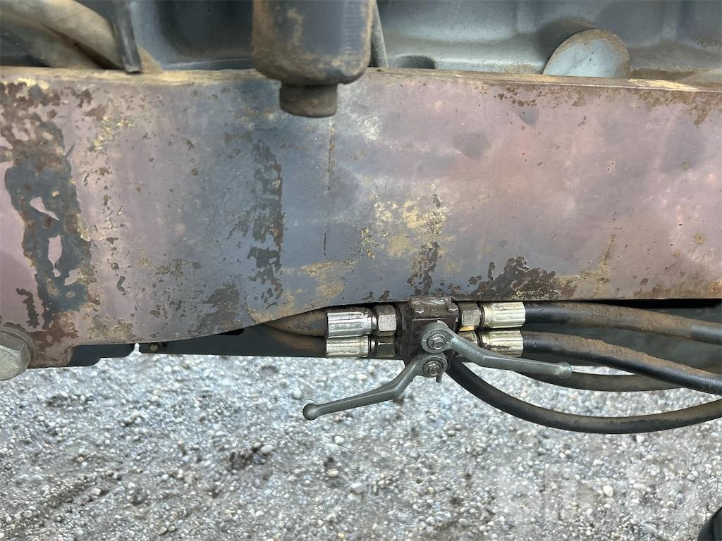 Traktor New Holland TM115 (2001): gambar 37 Traktor New Holland TM115 (2001): gambar 37