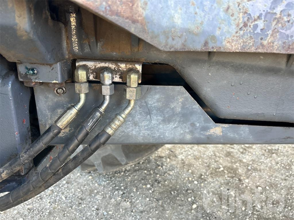 Traktor New Holland TM115 (2001): gambar 32 Traktor New Holland TM115 (2001): gambar 32