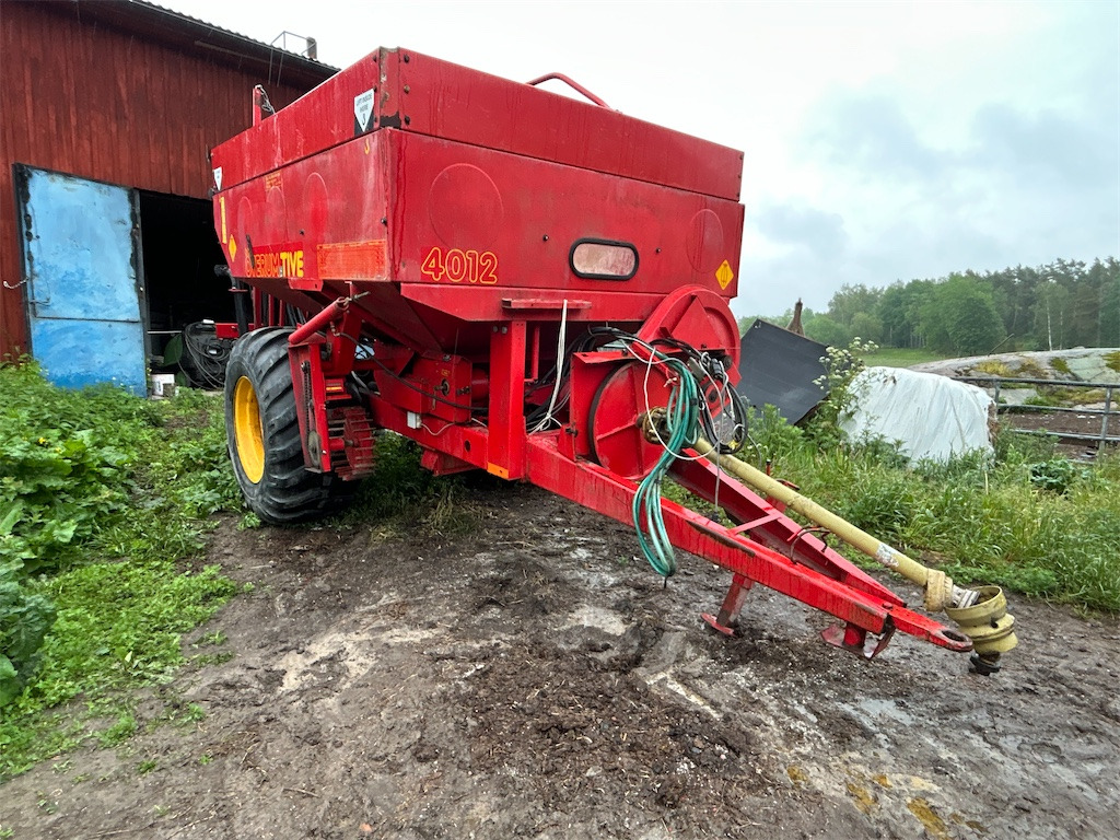 Överum Tive 4012 - Penyebar pupuk: gambar 3 Överum Tive 4012 - Penyebar pupuk: gambar 3