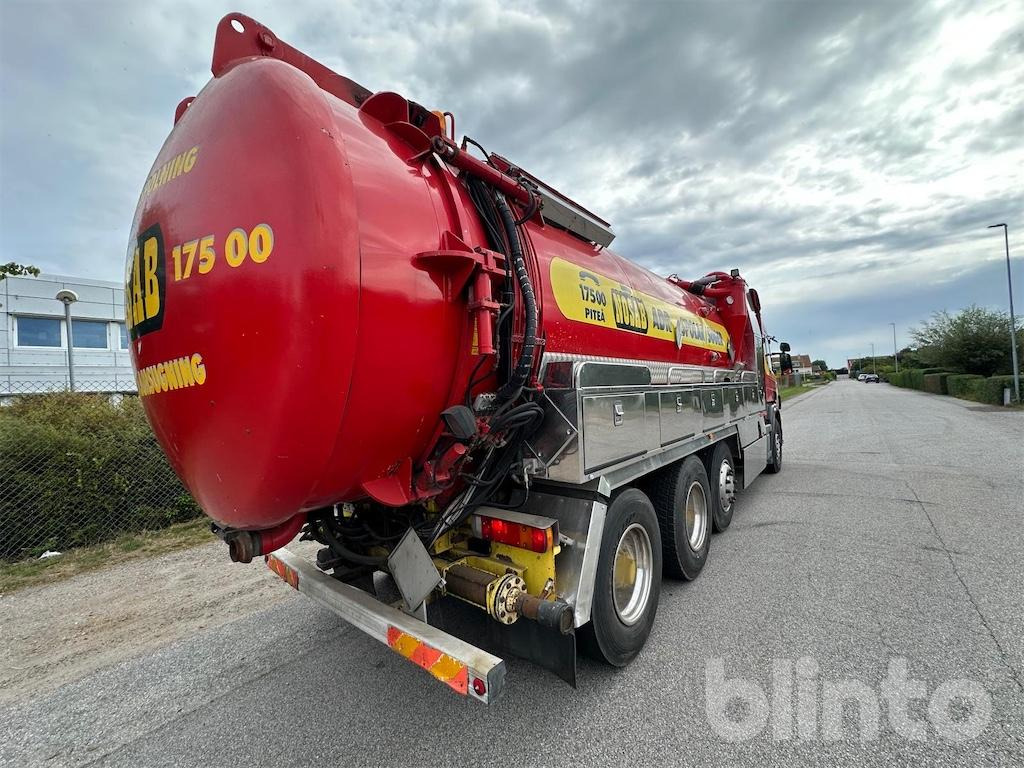SCANIA P114GB8X2/4NA380 - Truk tangki: gambar 3 SCANIA P114GB8X2/4NA380 - Truk tangki: gambar 3