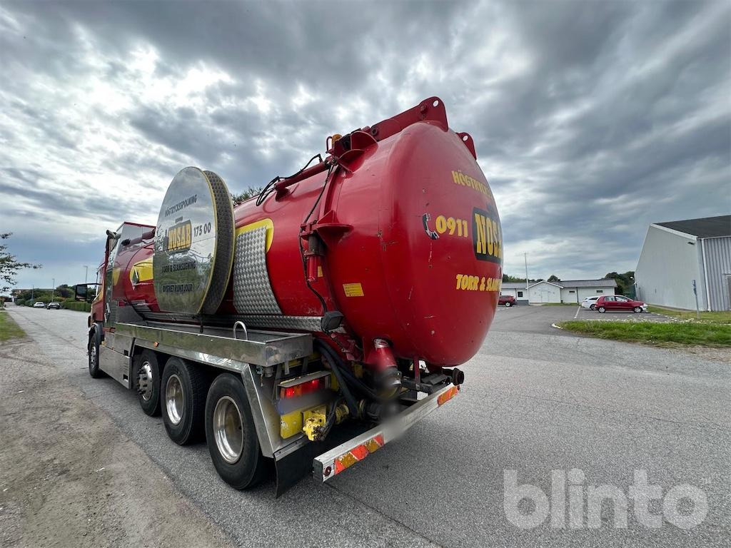 SCANIA P114GB8X2/4NA380 - Truk tangki: gambar 4 SCANIA P114GB8X2/4NA380 - Truk tangki: gambar 4