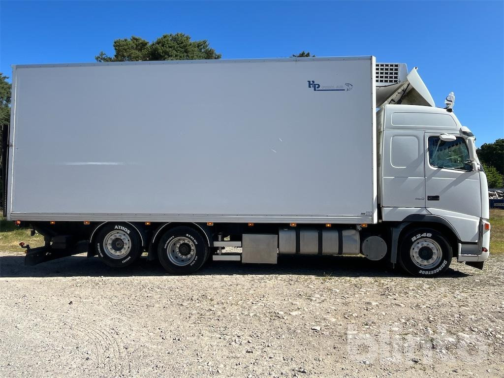 VOLVO FH12 6X2 - Truk berpendingin: gambar 4 VOLVO FH12 6X2 - Truk berpendingin: gambar 4