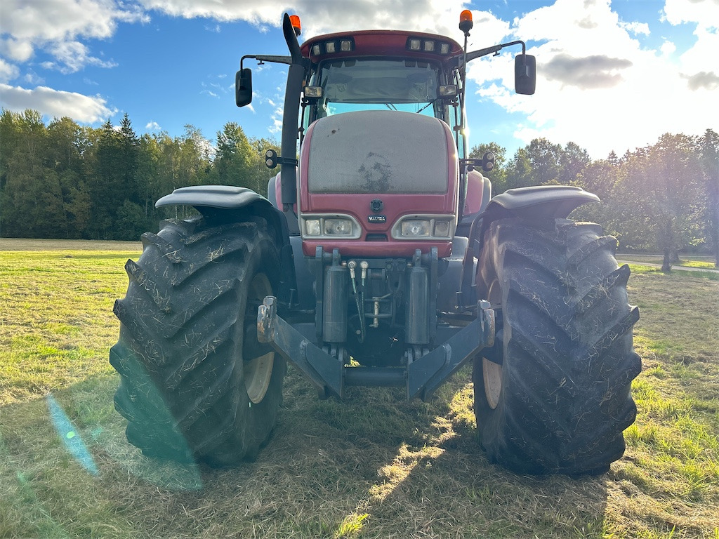 Valtra S260-4 med frontlyft - Traktor: gambar 3 Valtra S260-4 med frontlyft - Traktor: gambar 3