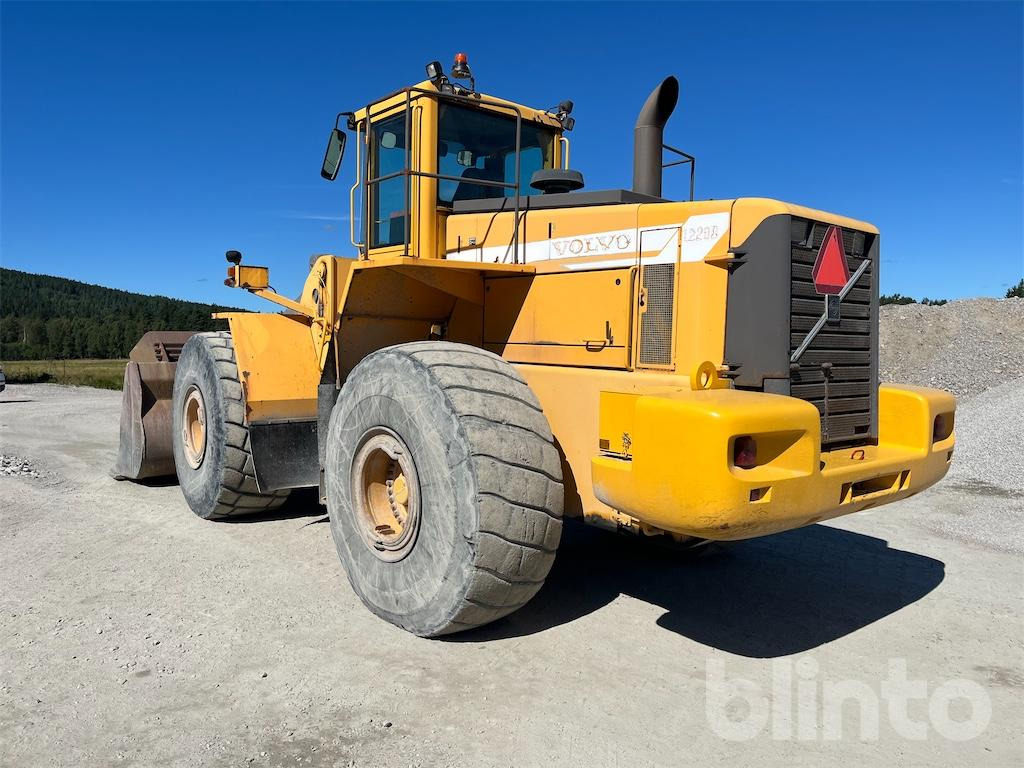 Wheel loader Volvo L220D: gambar 7 Wheel loader Volvo L220D: gambar 7
