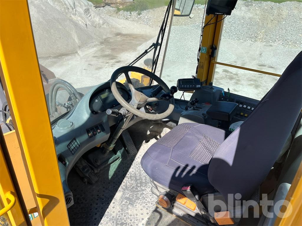 Wheel loader Volvo L220D: gambar 11 Wheel loader Volvo L220D: gambar 11