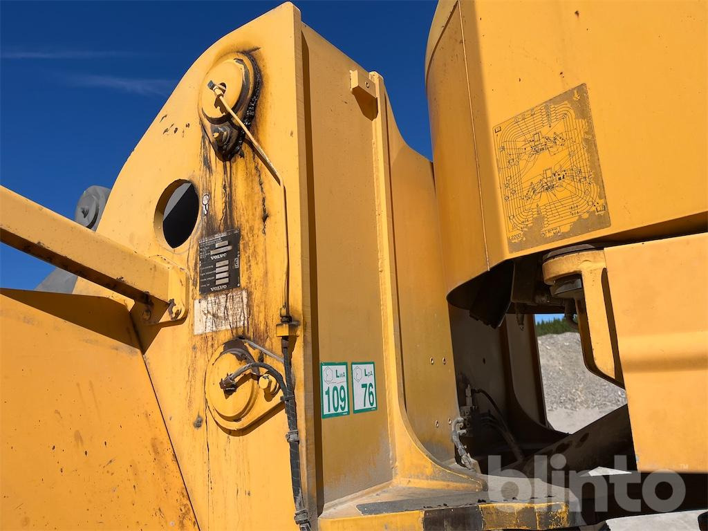 Wheel loader Volvo L220D: gambar 30 Wheel loader Volvo L220D: gambar 30