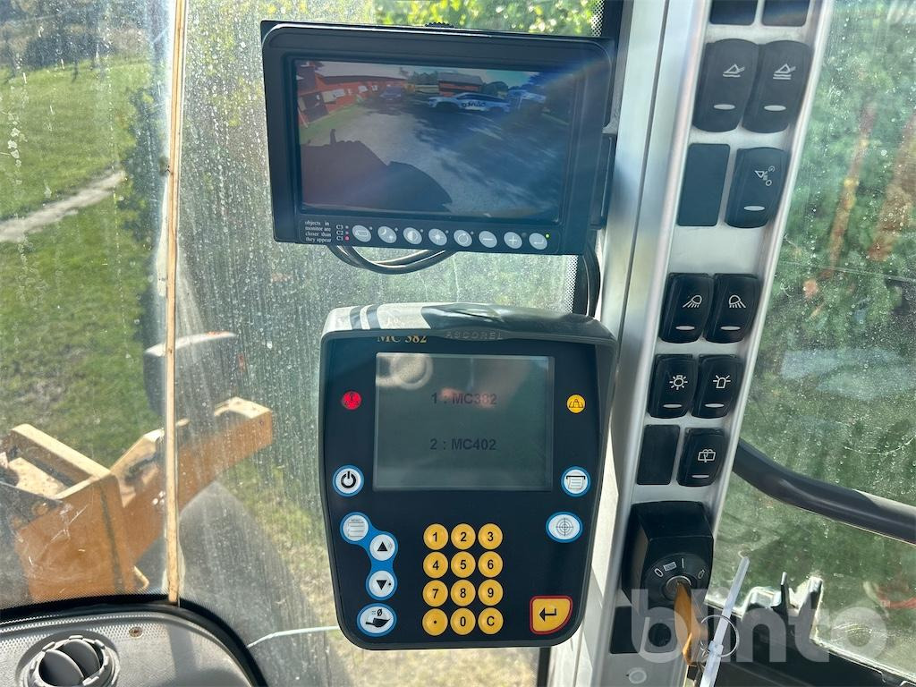 Wheel loader Volvo L90G: gambar 35 Wheel loader Volvo L90G: gambar 35