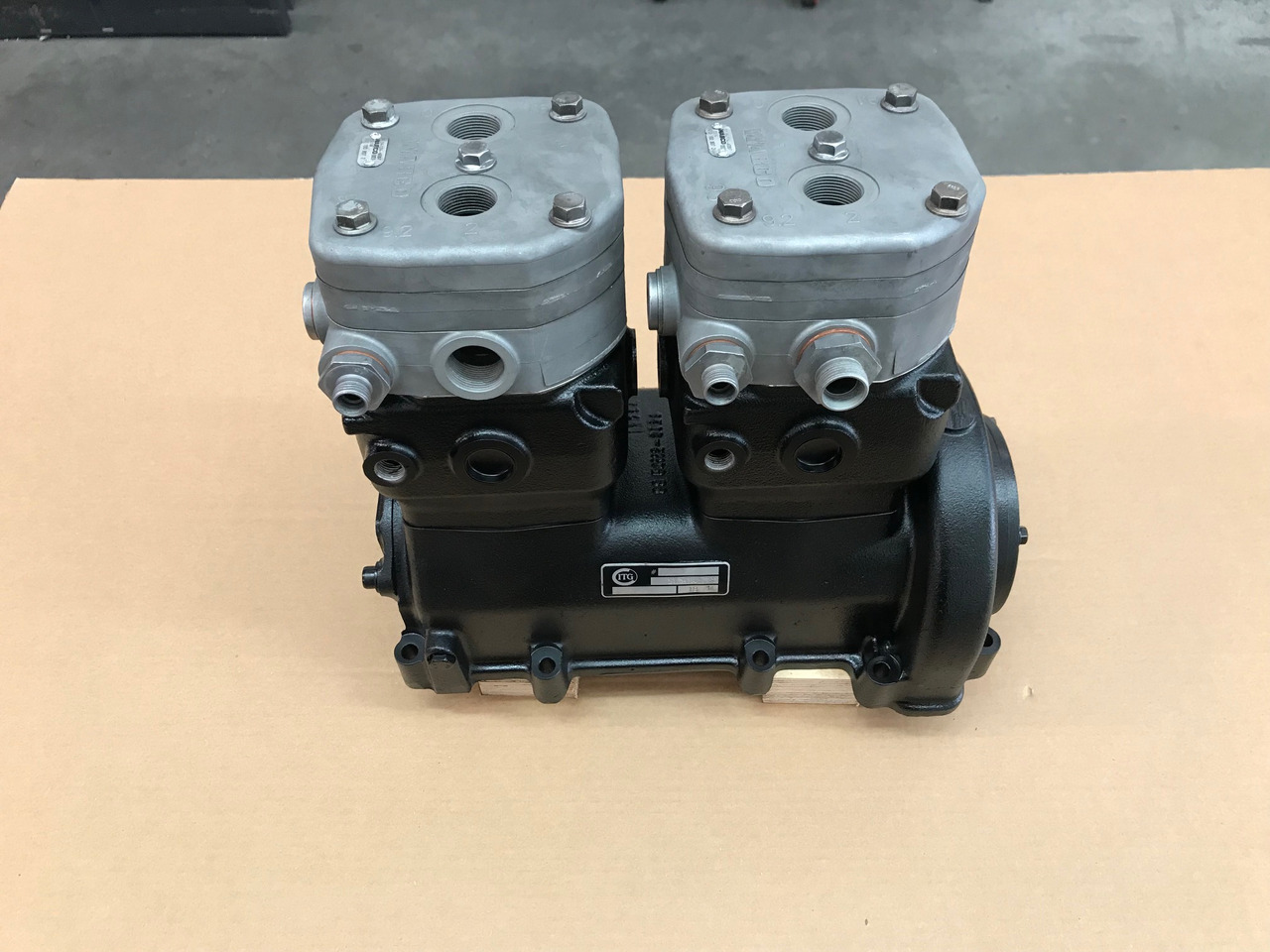 COMPRESSORE ARIA BICILINDRICO RAFFREDDATO AD ACQUA - MAN 51541007190 - Kompresor udara: gambar 1 COMPRESSORE ARIA BICILINDRICO RAFFREDDATO AD ACQUA - MAN 51541007190 - Kompresor udara: gambar 1