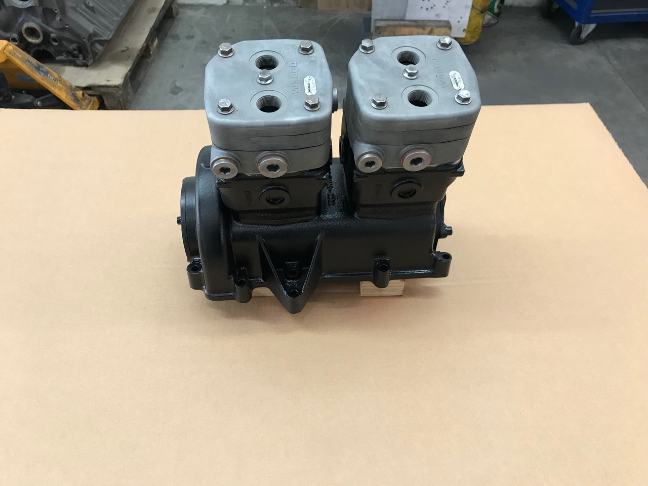 COMPRESSORE ARIA BICILINDRICO RAFFREDDATO AD ACQUA - MAN 51541007190 - Kompresor udara: gambar 3 COMPRESSORE ARIA BICILINDRICO RAFFREDDATO AD ACQUA - MAN 51541007190 - Kompresor udara: gambar 3