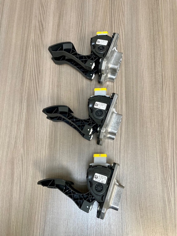 SENSORE POSIZIONE DEL PEDALE - MAN 81259706103 - HELLA 6PV 009 371-00 / 6PV 009 371-711 - Pedal untuk Truk: gambar 1 SENSORE POSIZIONE DEL PEDALE - MAN 81259706103 - HELLA 6PV 009 371-00 / 6PV 009 371-711 - Pedal untuk Truk: gambar 1