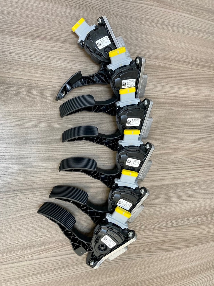 SENSORE POSIZIONE DEL PEDALE - MAN 81259706103 - HELLA 6PV 009 371-00 / 6PV 009 371-711 - Pedal untuk Truk: gambar 5 SENSORE POSIZIONE DEL PEDALE - MAN 81259706103 - HELLA 6PV 009 371-00 / 6PV 009 371-711 - Pedal untuk Truk: gambar 5