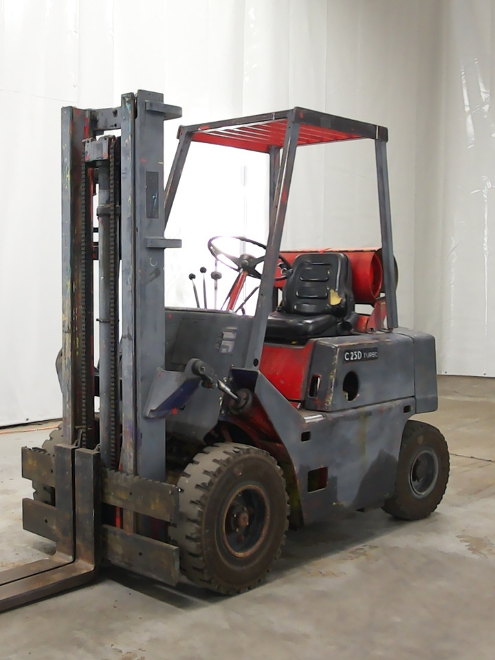 Clark 25D - Forklift diesel: gambar 1 Clark 25D - Forklift diesel: gambar 1