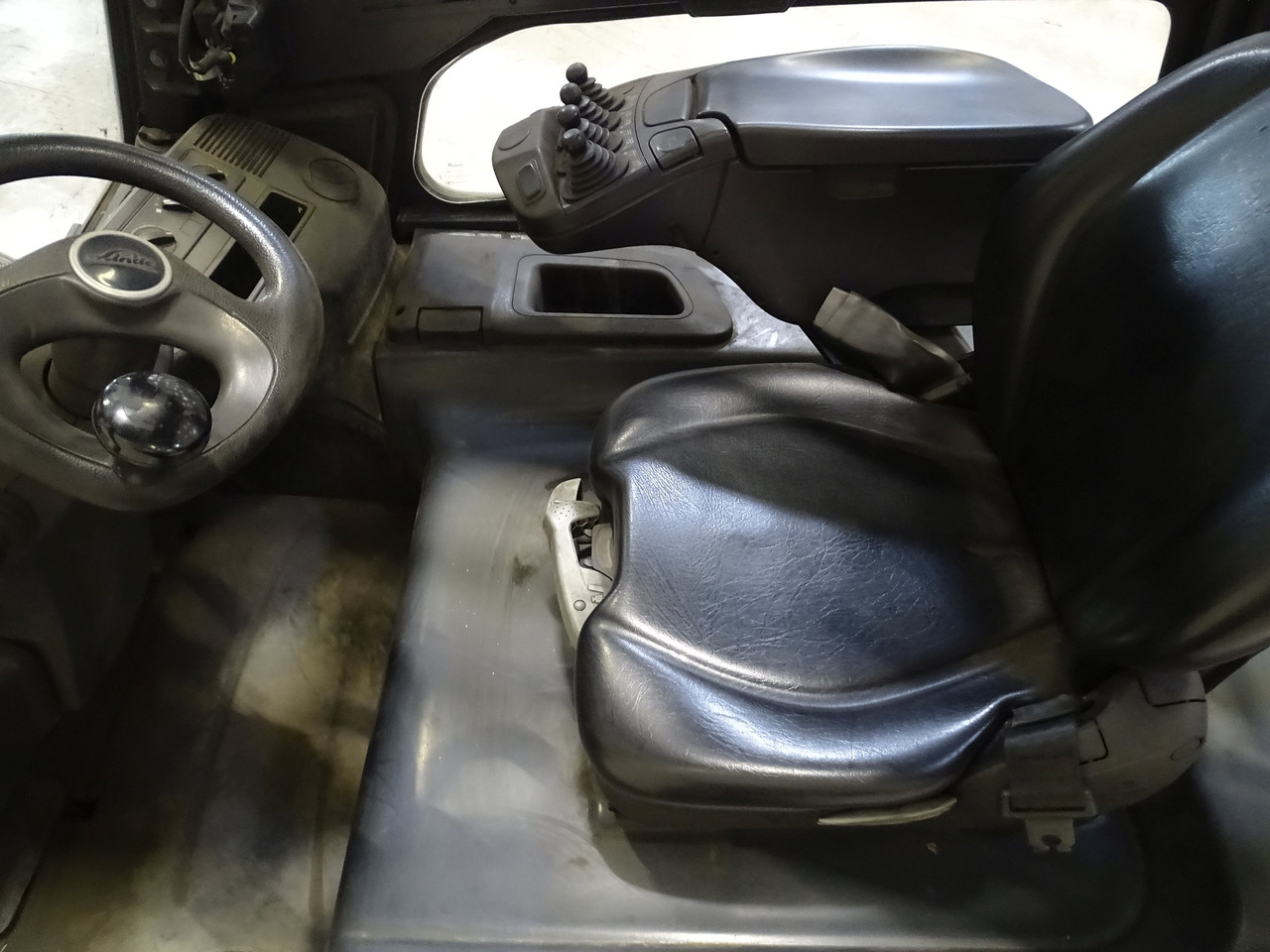 Linde E35L - Forklift listrik: gambar 3 Linde E35L - Forklift listrik: gambar 3