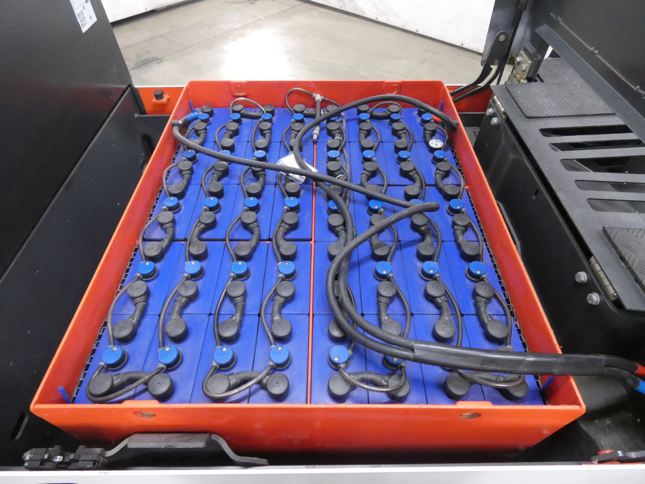 Linde P250 - Traktor derek: gambar 4 Linde P250 - Traktor derek: gambar 4