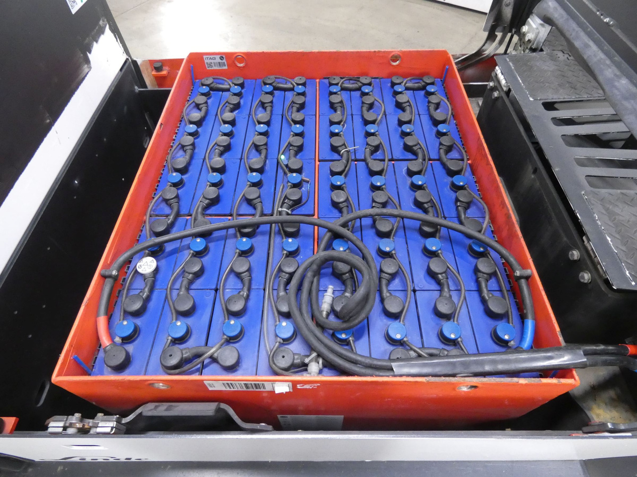 Linde P250 - Traktor derek: gambar 4 Linde P250 - Traktor derek: gambar 4