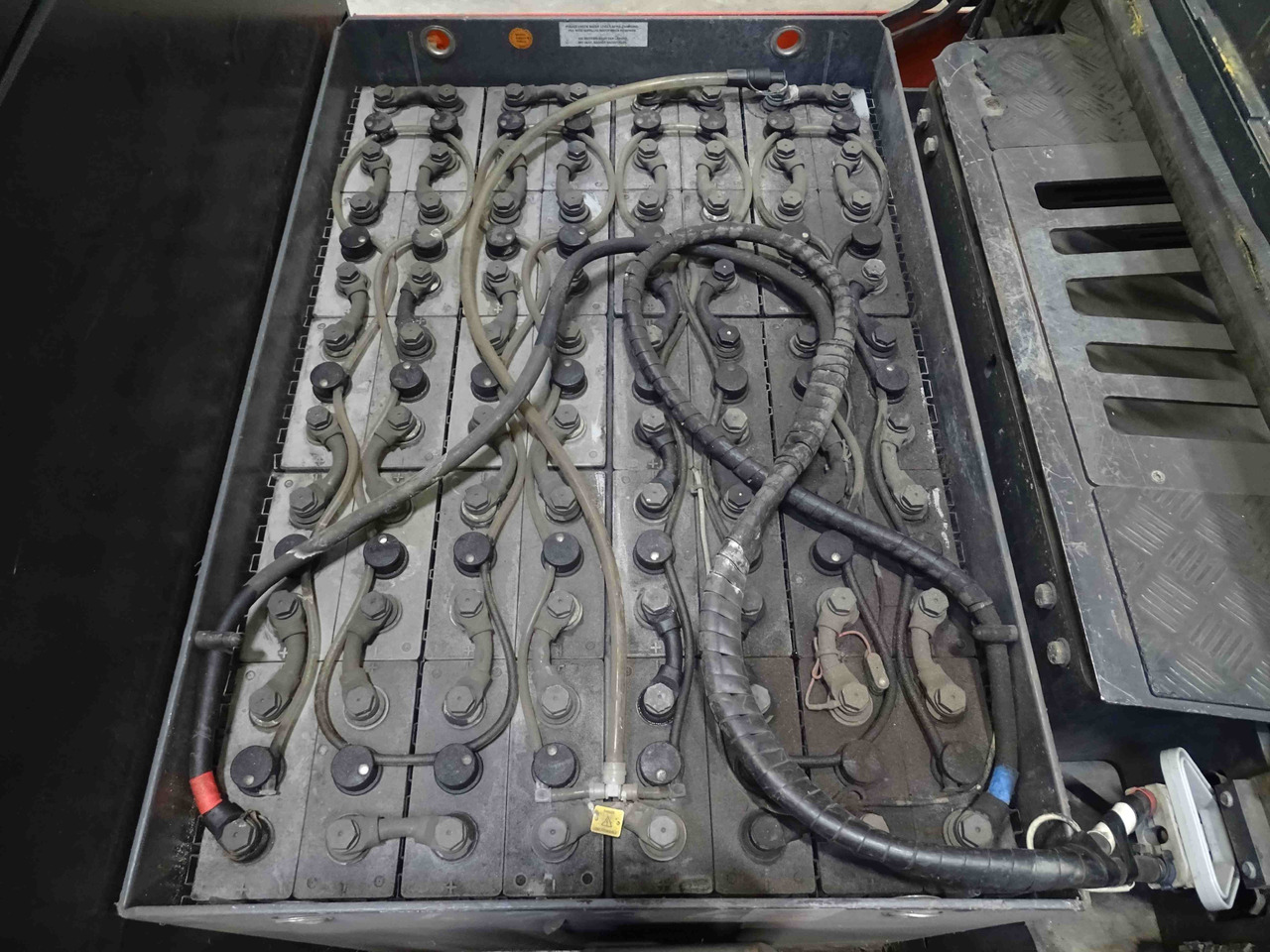 Linde P250 - Traktor derek: gambar 4 Linde P250 - Traktor derek: gambar 4