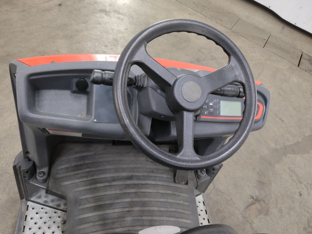 Linde P60 - Traktor derek: gambar 3 Linde P60 - Traktor derek: gambar 3