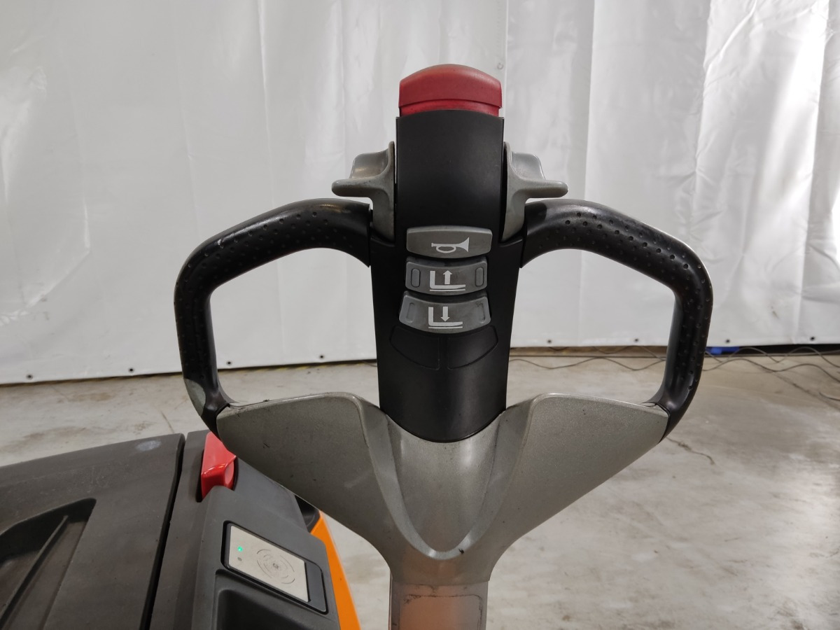 Still EXV16 - Penumpuk: gambar 3 Still EXV16 - Penumpuk: gambar 3