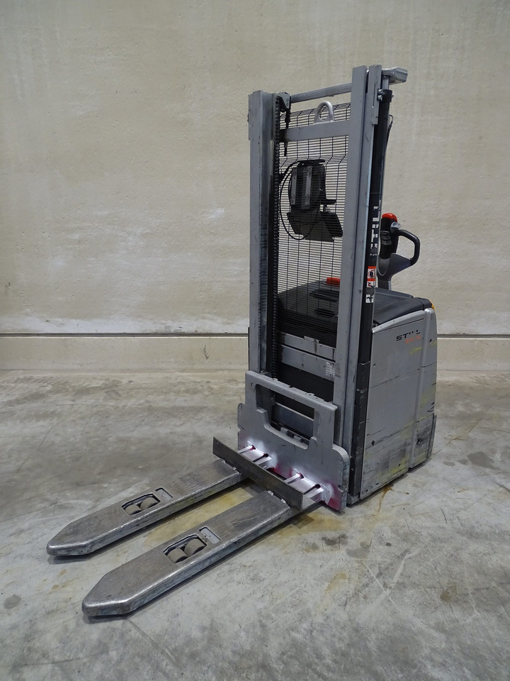 Still EXV16 - Penumpuk: gambar 2 Still EXV16 - Penumpuk: gambar 2