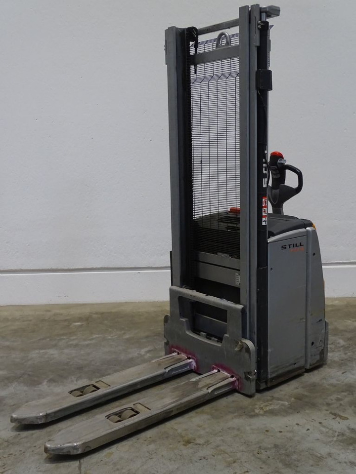 Still EXV16 - Penumpuk: gambar 1 Still EXV16 - Penumpuk: gambar 1