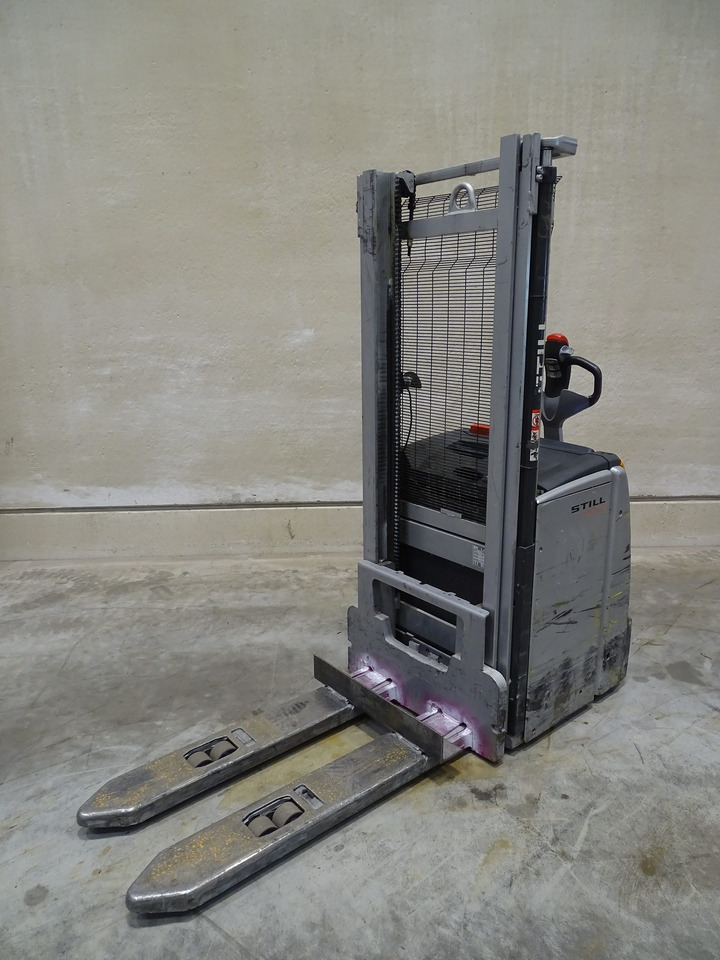 Still EXV16 - Penumpuk: gambar 1 Still EXV16 - Penumpuk: gambar 1