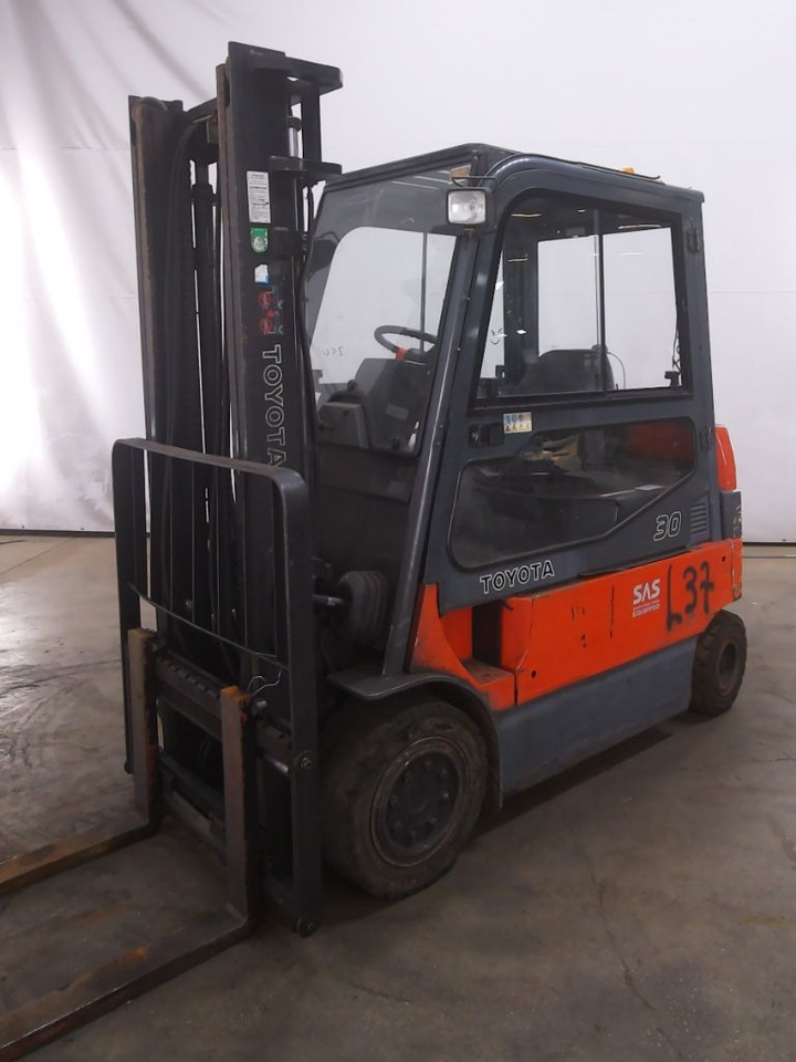 Toyota 7FBMF30 - Forklift listrik: gambar 5 Toyota 7FBMF30 - Forklift listrik: gambar 5