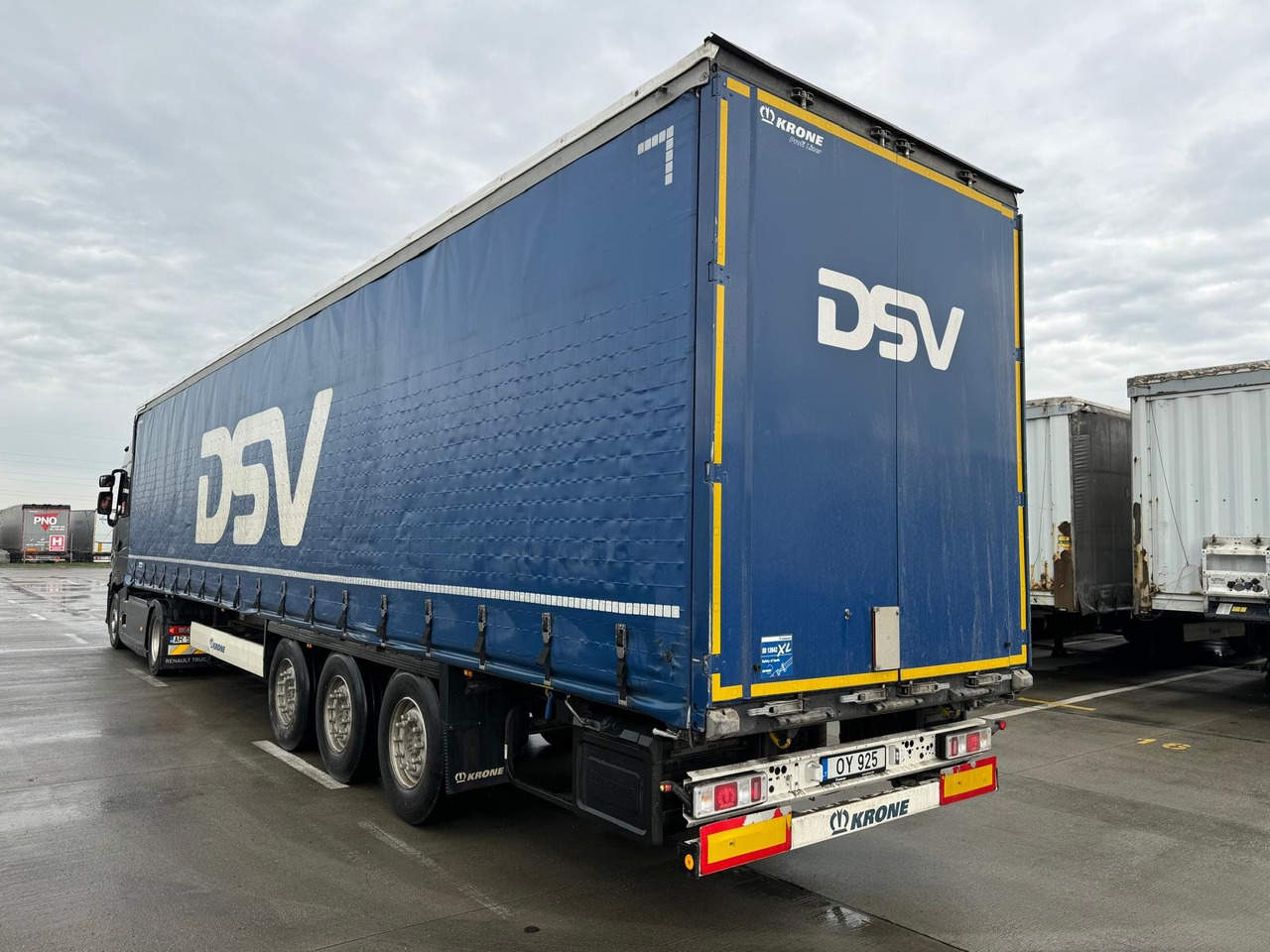 Semi-trailer dengan terpal samping baru Krone SD: gambar 7