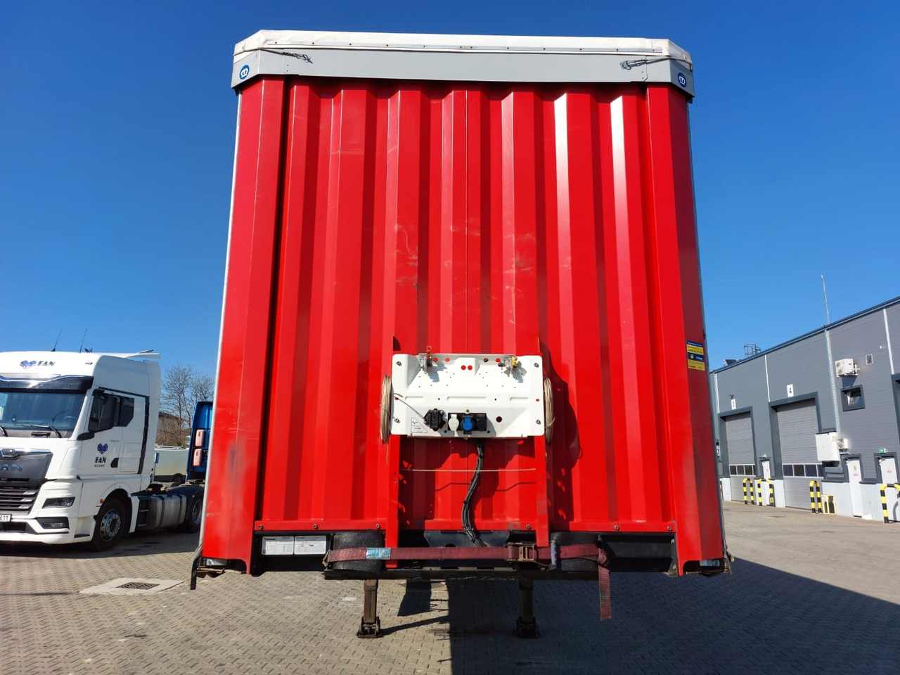 Krone SD - Semi-trailer dengan terpal samping: gambar 2 Krone SD - Semi-trailer dengan terpal samping: gambar 2