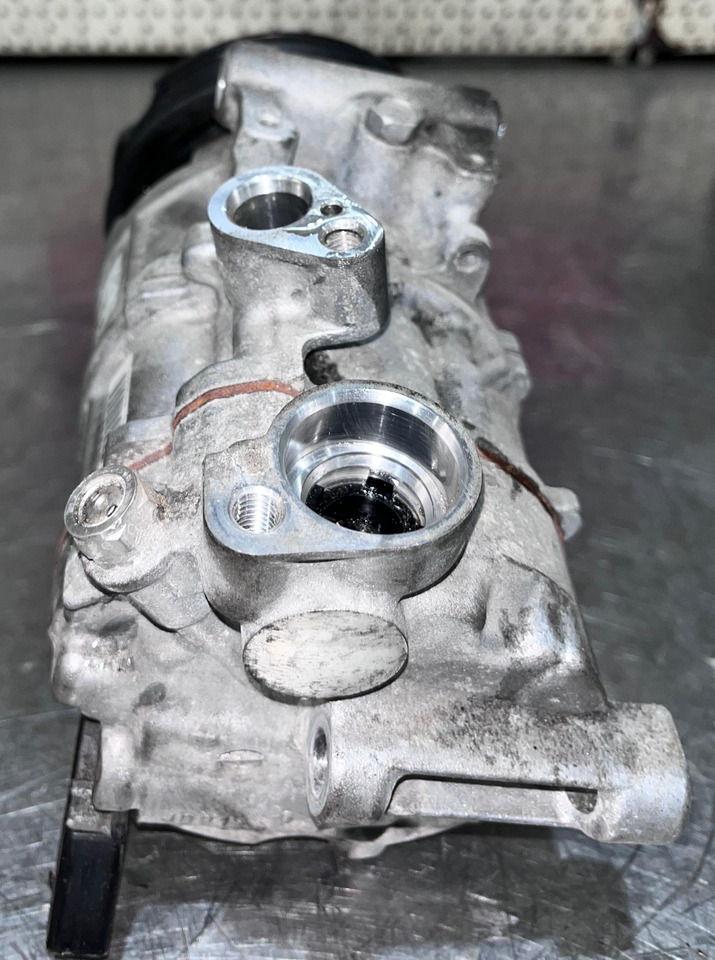 AUDI A/C Compressor 8W5816803 - Kompresor AC: gambar 2 AUDI A/C Compressor 8W5816803 - Kompresor AC: gambar 2