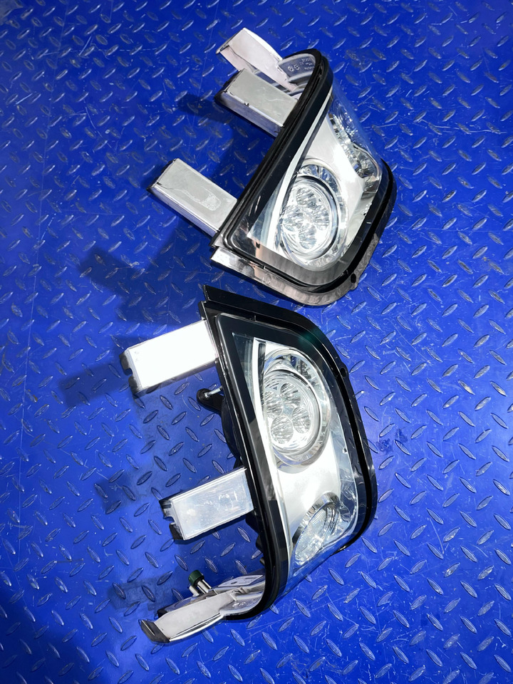 HELLA Headlight Set 1KE996 600-05 / 06 - Lampu depan: gambar 2 HELLA Headlight Set 1KE996 600-05 / 06 - Lampu depan: gambar 2