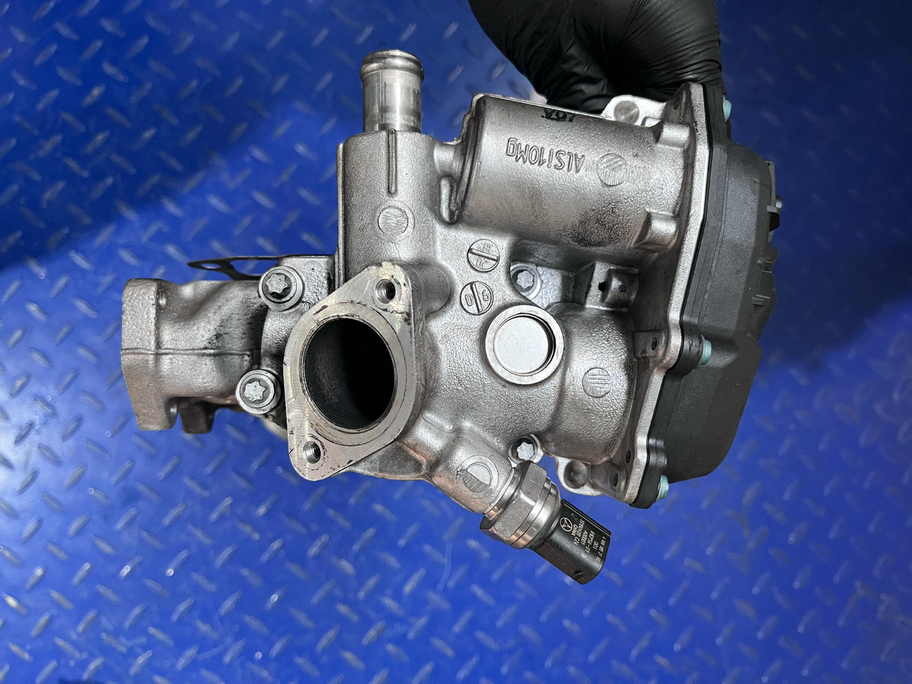 Manifold buang Mercedes Benz A642090 8337 / 7737: gambar 6 Manifold buang Mercedes Benz A642090 8337 / 7737: gambar 6