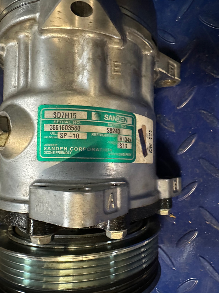 SANDEN S8240 - Kompresor AC untuk Truk: gambar 1 SANDEN S8240 - Kompresor AC untuk Truk: gambar 1