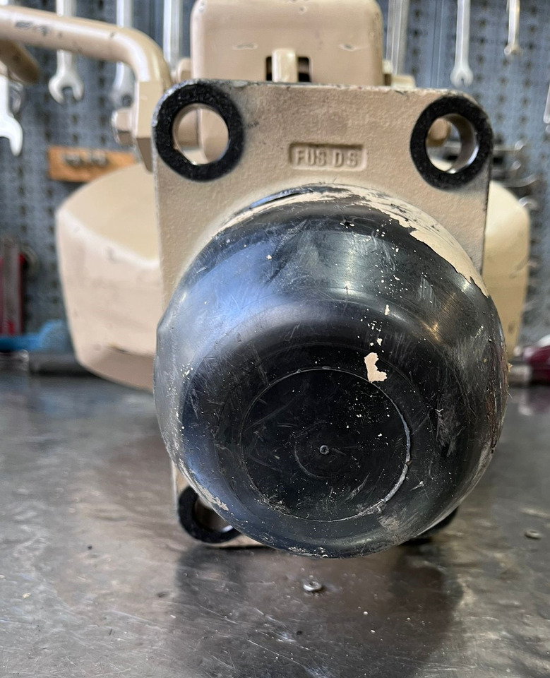 Ringfeder Fifth wheel coupler - Suku cadang untuk Peralatan pertanian: gambar 4 Ringfeder Fifth wheel coupler - Suku cadang untuk Peralatan pertanian: gambar 4