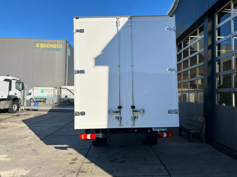 Mercedes-Benz Accelo 915 4x2 Closed Cargo Truck - Truk box: gambar 5 Mercedes-Benz Accelo 915 4x2 Closed Cargo Truck - Truk box: gambar 5