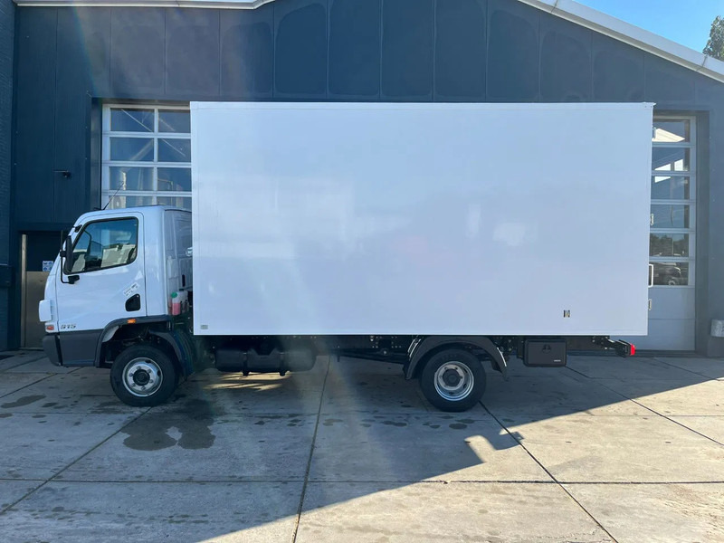 Mercedes-Benz Accelo 915 4x2 Closed Cargo Truck - Truk box: gambar 2 Mercedes-Benz Accelo 915 4x2 Closed Cargo Truck - Truk box: gambar 2