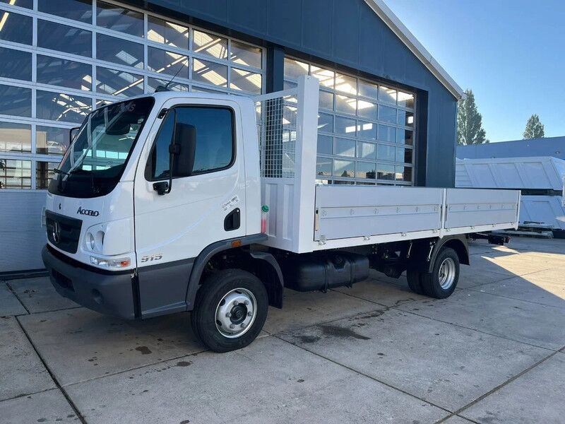 Mercedes-Benz Accelo 915 4x2 Flatbed with Dropsides - Truk flatbed: gambar 1 Mercedes-Benz Accelo 915 4x2 Flatbed with Dropsides - Truk flatbed: gambar 1