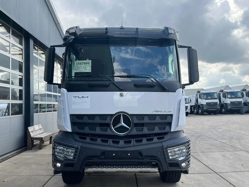 Mercedes-Benz Arocs 3340 6x4 Water Tank Truck - Truk tangki: gambar 5 Mercedes-Benz Arocs 3340 6x4 Water Tank Truck - Truk tangki: gambar 5