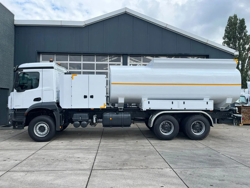 Mercedes-Benz Arocs 3340 6x4 Water Tank Truck - Truk tangki: gambar 2 Mercedes-Benz Arocs 3340 6x4 Water Tank Truck - Truk tangki: gambar 2