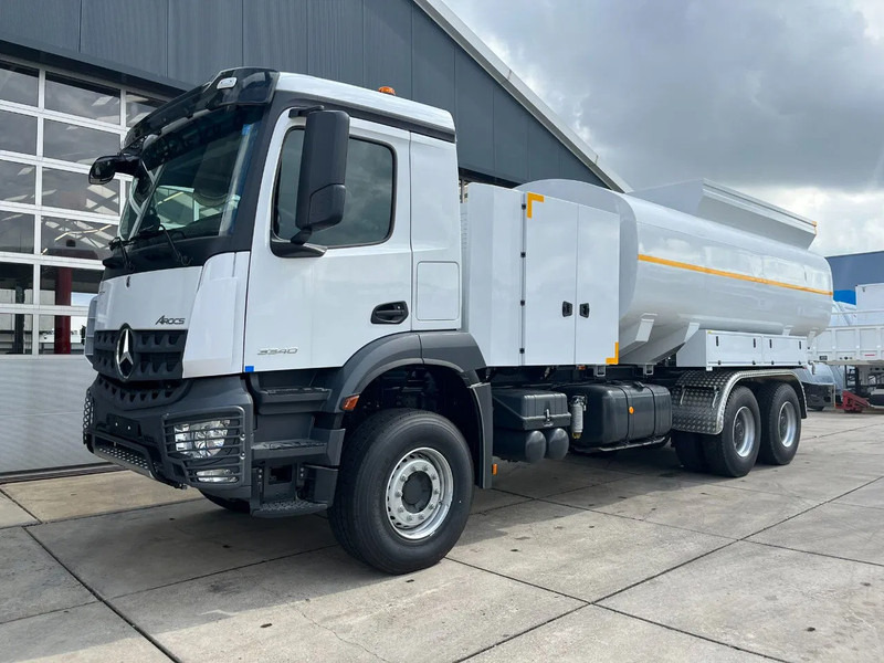 Mercedes-Benz Arocs 4040 6x6 Water Tank Truck - Truk tangki: gambar 1 Mercedes-Benz Arocs 4040 6x6 Water Tank Truck - Truk tangki: gambar 1
