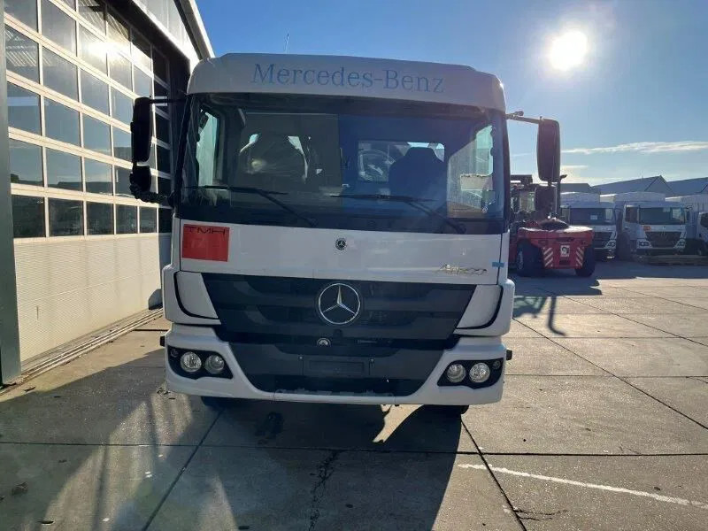 Mercedes-Benz Atego 1418 4x2 Fuel Tank Truck - Truk tangki: gambar 3 Mercedes-Benz Atego 1418 4x2 Fuel Tank Truck - Truk tangki: gambar 3